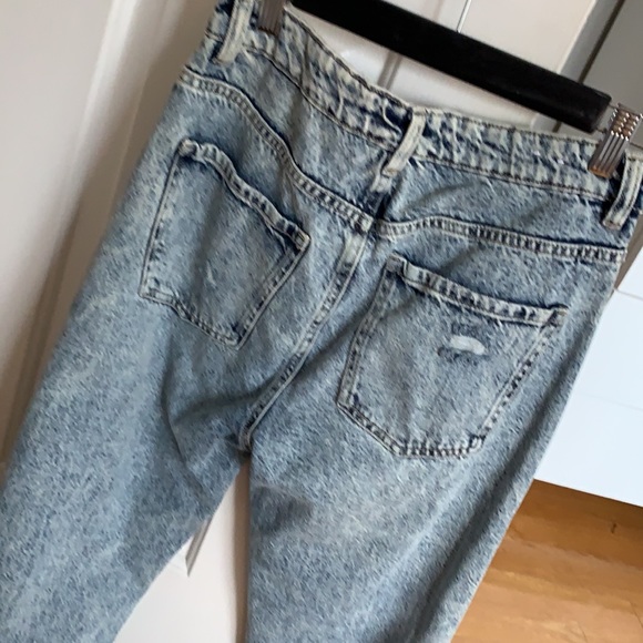 GARAGE MOM JEANS NEVER WORN - Picture 3 of 4